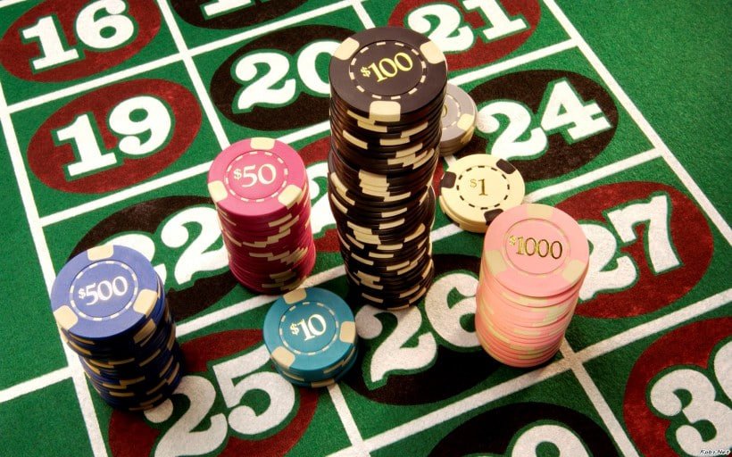 Live casino table games with real dealers streamed to mobile
